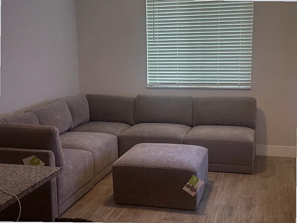 Thomasville Fallon Modular Sectional 6-piece Gray with Ottoman