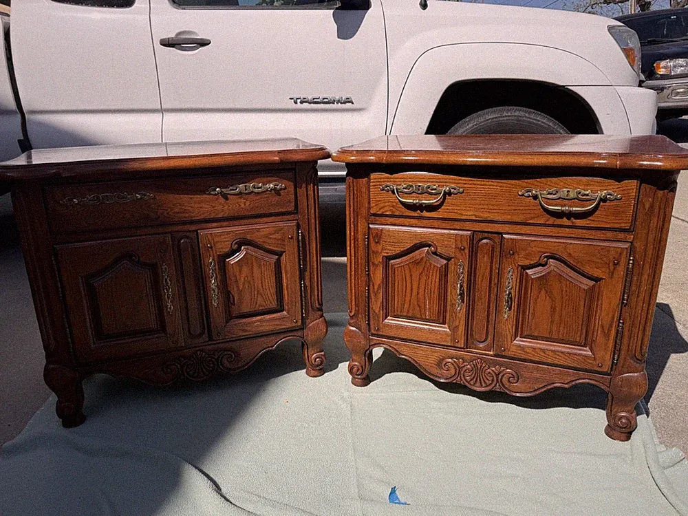 THOMASVILLE French Country Oak End Tables 22611-XXX
