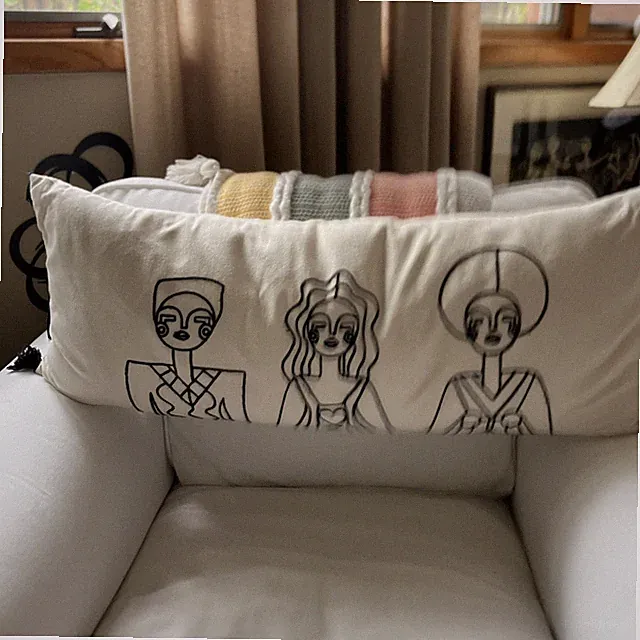 throw pillow