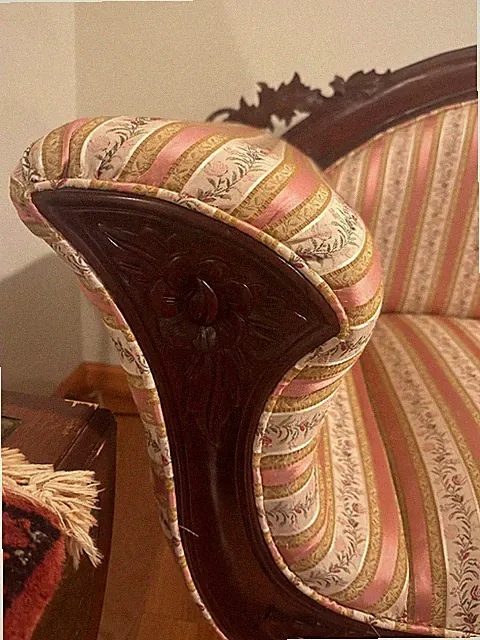 Victorian Couch Reproduction in perfect condition