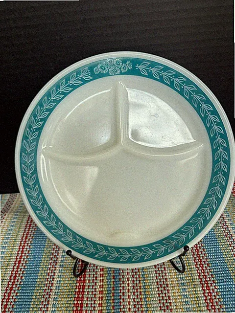 Vintage Pyrex Divided Dinner Grill Plate Turquoise Leaf Garland 3 Section 9.5”
