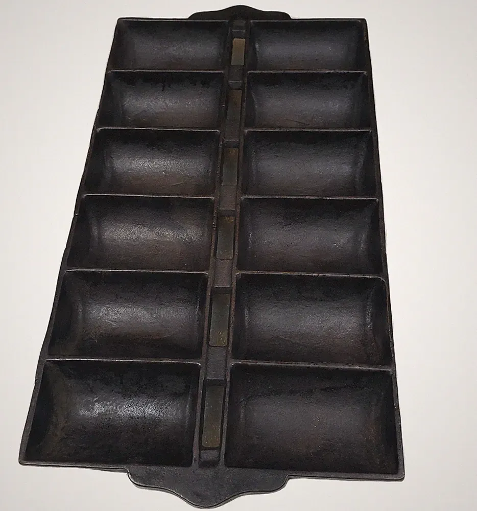 Vintage Unbranded Cast Iron French Roll Pan 12 Molds Sections Primitive Note
