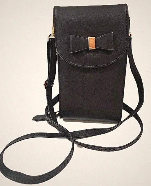 WOMAN BLACK PHONE CROSSBODY BAG MULTI SECTIONAL DETACHABLE STRAP NWOT.